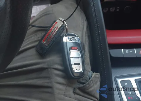 2017 Audi R8 5.2 V10 из США, поврежденный, VIN WUAEAAFX4H7902881